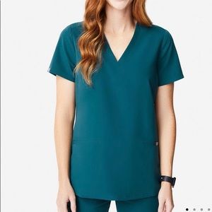 Large Figs Scrubs Set